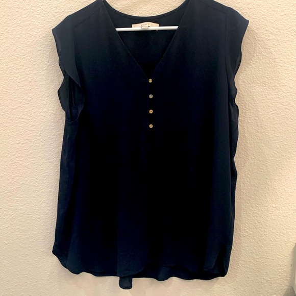 Loft Navy XL semi-sleeveless shirt. Slight flutter sleeve. - Picture 1 of 3